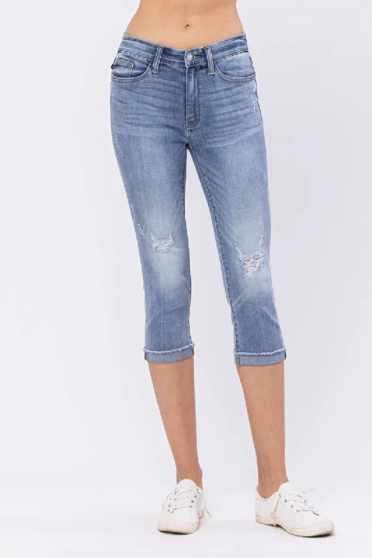 Judy Blue Mid Rise Lite Wash Destroyed Skinny fit Capri